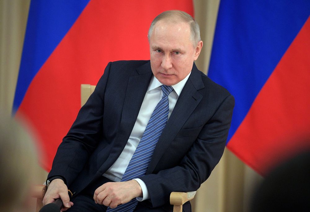 Putin məmurlara qəzəbləndi, onların “xəstə” olub-olmadığını soruşdu