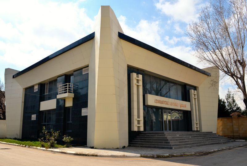 Mətbuat Şurası həftəsonu qadağalarla bağlı jurnalistlərə müraciət etdi