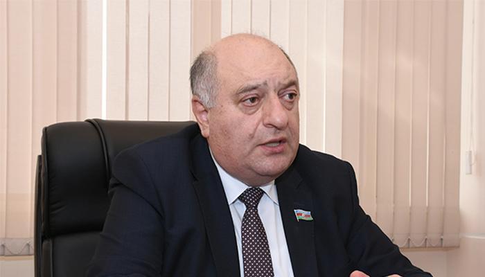 “Azyaşlı uşağa baxan ana işləyirsə, ona müavinət verilsin!” - Deputat