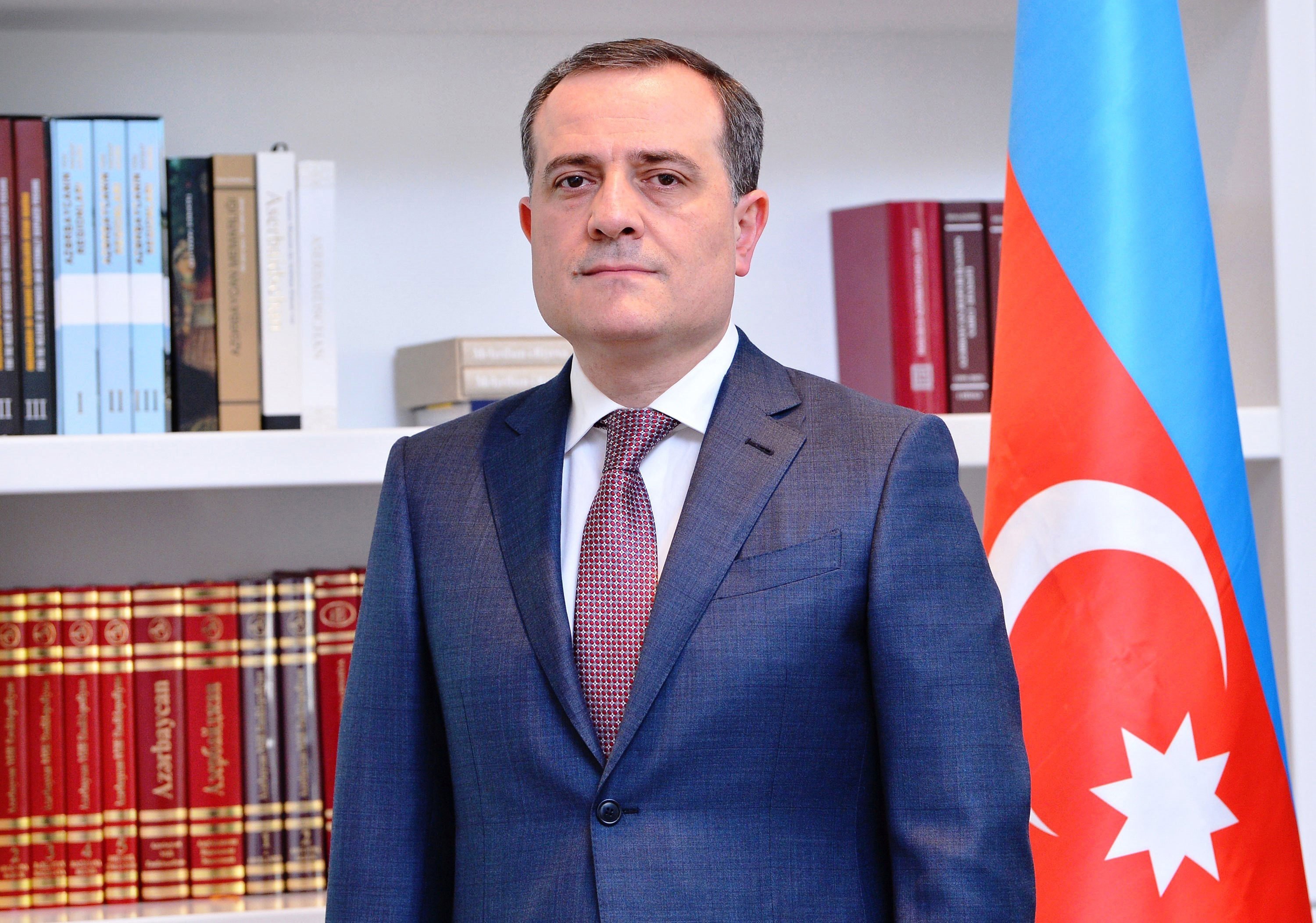 Təhsil naziri şöbə müdirini cəzalandırdı: Karantin rejimini pozub