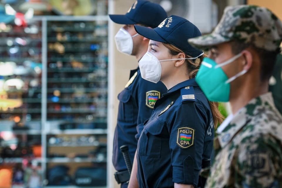 Bakıda polis karantin rejimini pozanları cərimələyir