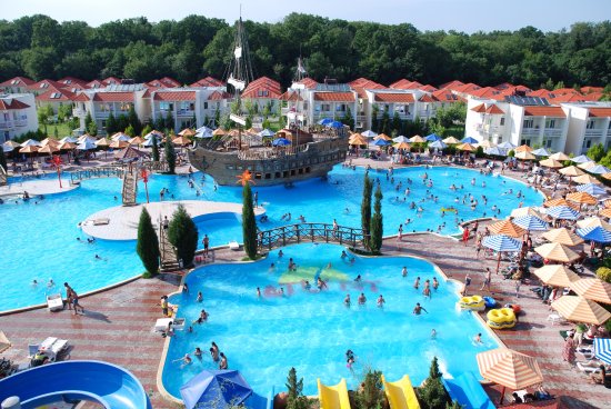 Nabrana rekord sayda turist səfər edib - Otellərdə boş yer yoxdur