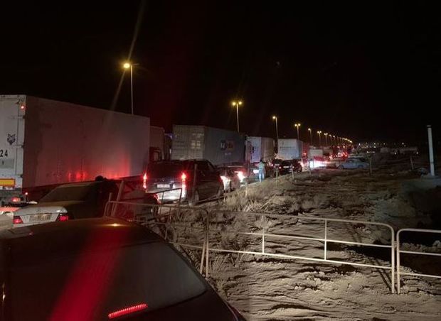 Torpaq yoldakı quyuları doldurub rayona qaçanları polis belə tutdu - VİDEO