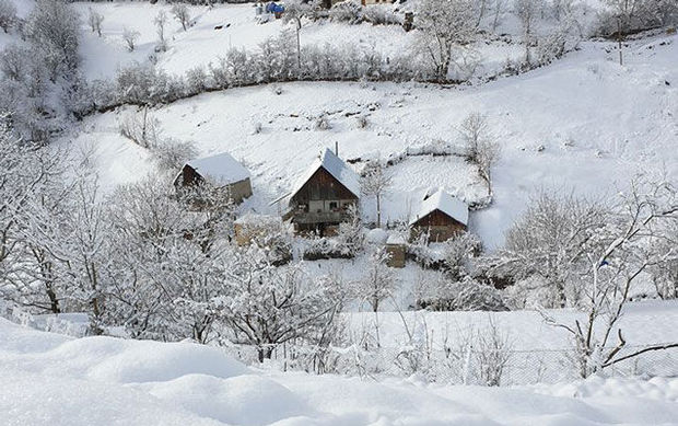 Yayın ilk günü Gədəbəyə qar yağdı - FOTO