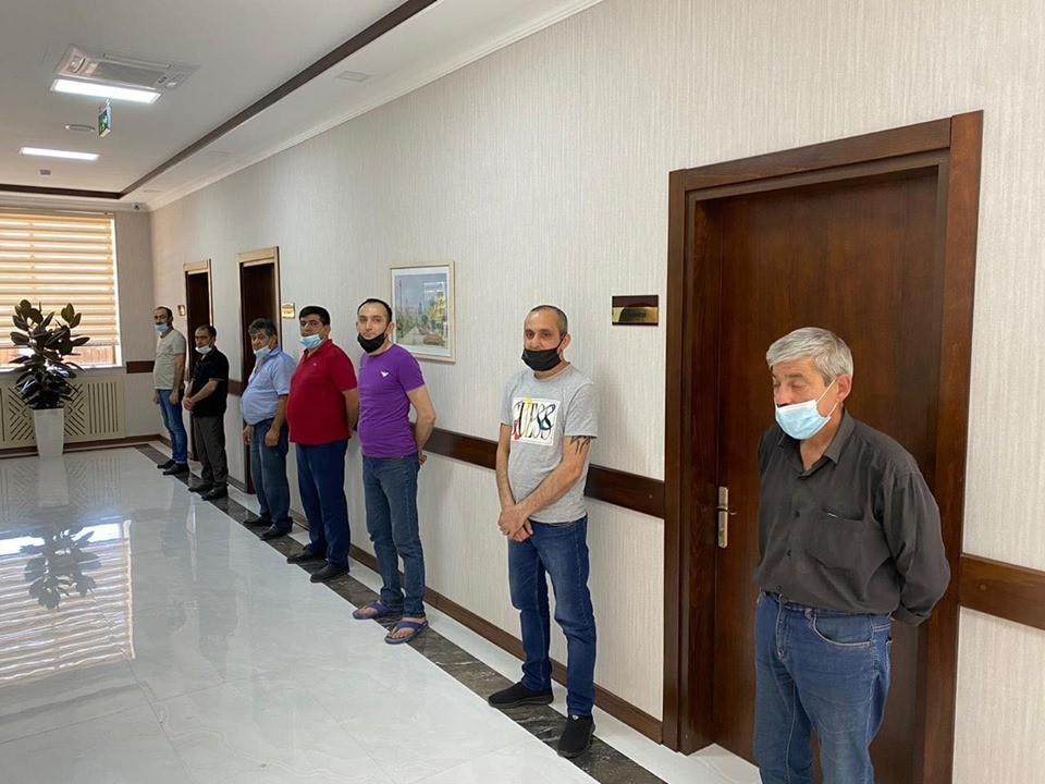Bakıda karantini pozan kafe sahibi və müştəriləri cəzalandırıldı