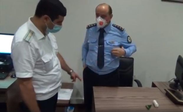 Gömrük Komitəsinin şöbə rəisi rüşvət alarkən belə həbs edildi - ANBAAN VİDEO