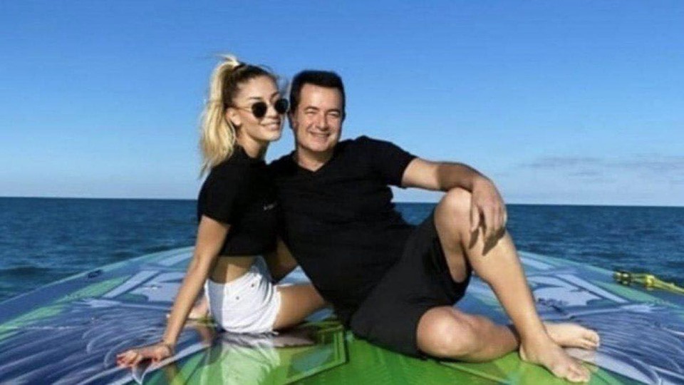 Acun özündən 30 yaş kiçik sevgilisi ilə tətildə - FOTO