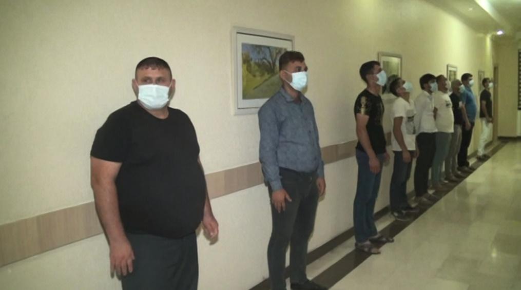 Hərbi xidmətdən qayıdan oğluna yığıncaq keçirən ata cərimələndi