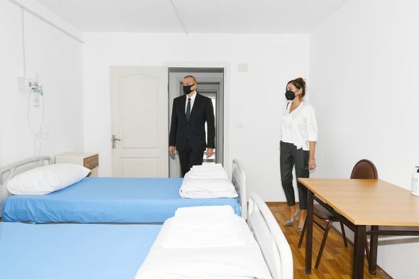 Prezident və birinci xanım Bakıda modul tipli hospitalın açılışında - FOTO