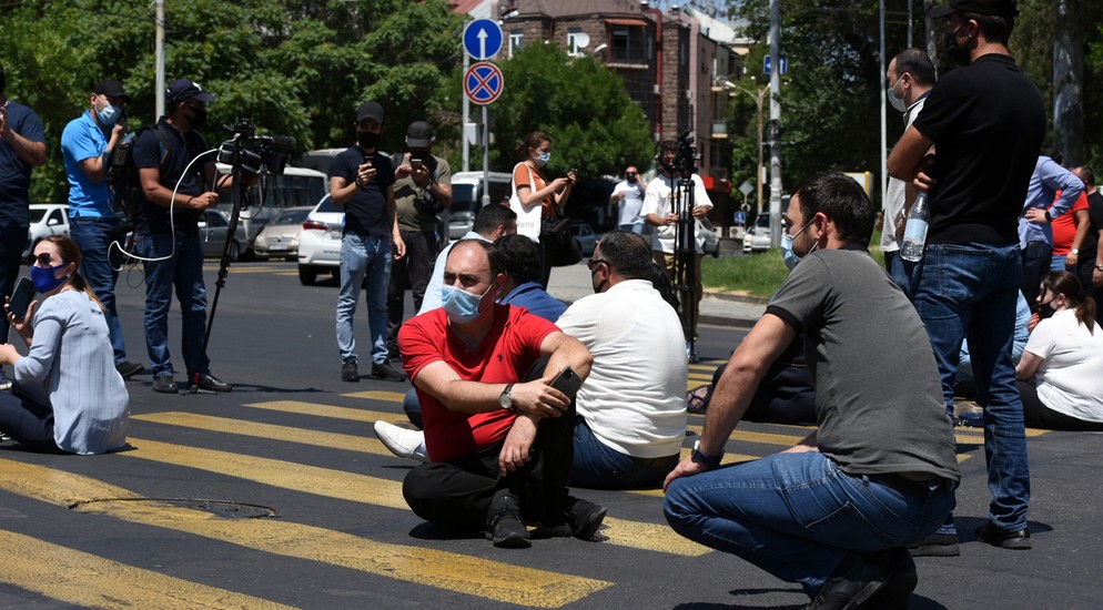 Yerevanda etiraz aksiyası: "Baş nazir xalqa qarşıdır"