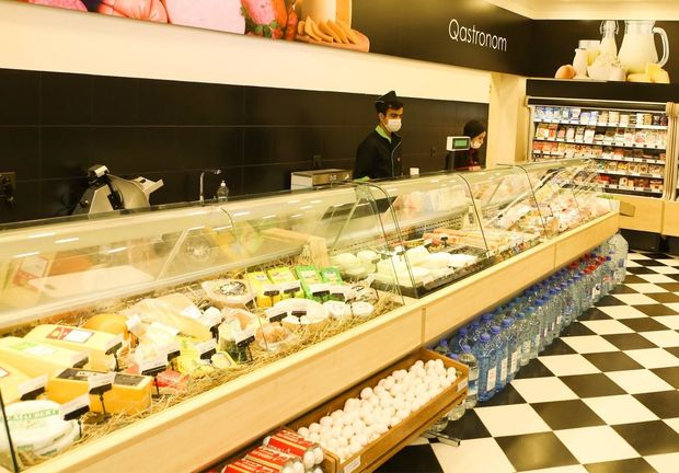 Bakıda mağazalarda sosial izolyasiya qaydalarına necə riayət olunur? - FOTO/VİDEO