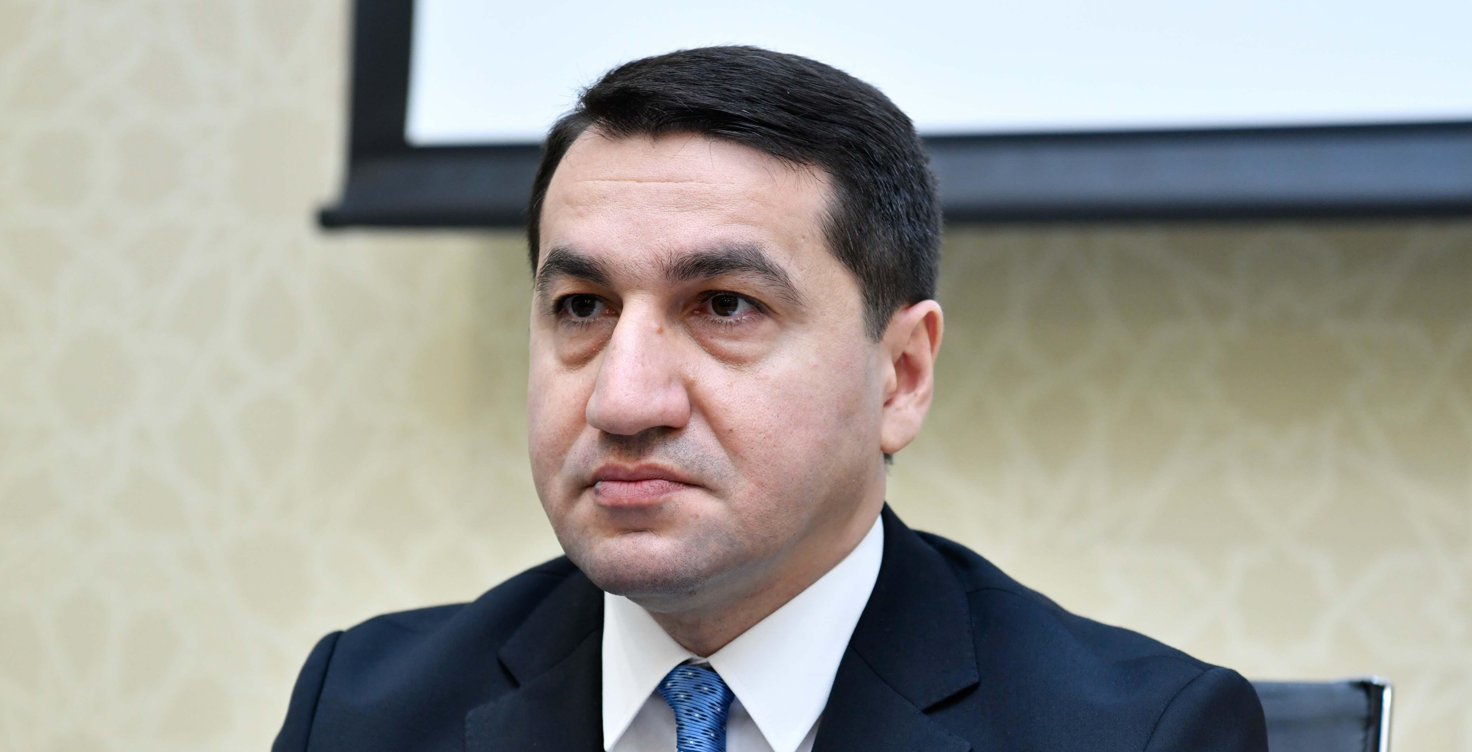 Prezidentin köməkçisi: "İctimai nəqliyyatdan istifadə edirəm, avtobus kartımı göstərə bilərəm”