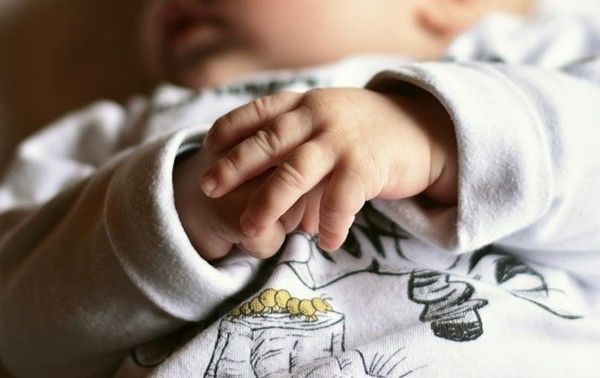 Bakıda zibil qabından yeni doğulmuş körpənin meyiti tapıldı