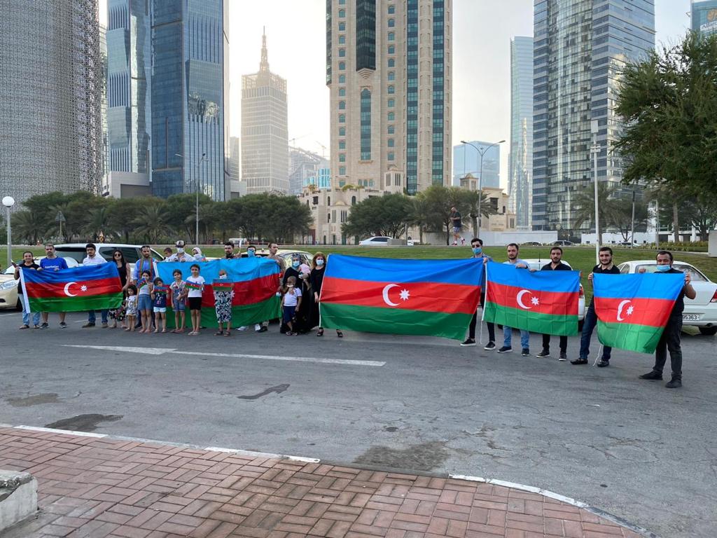 Qətərdə yaşayan soydaşlarımız erməni təxribatlarına etiraz ediblər — FOTO/VİDEO