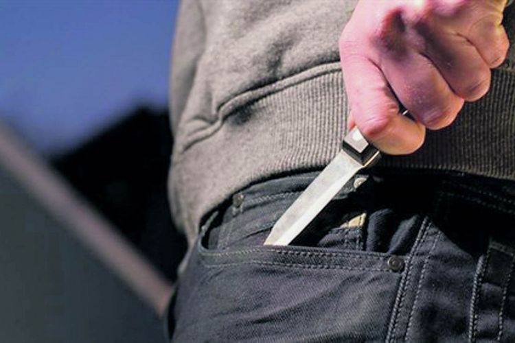 Sumqayıtda 25 yaşlı qız qonşusu tərəfindən bıçaqlandı