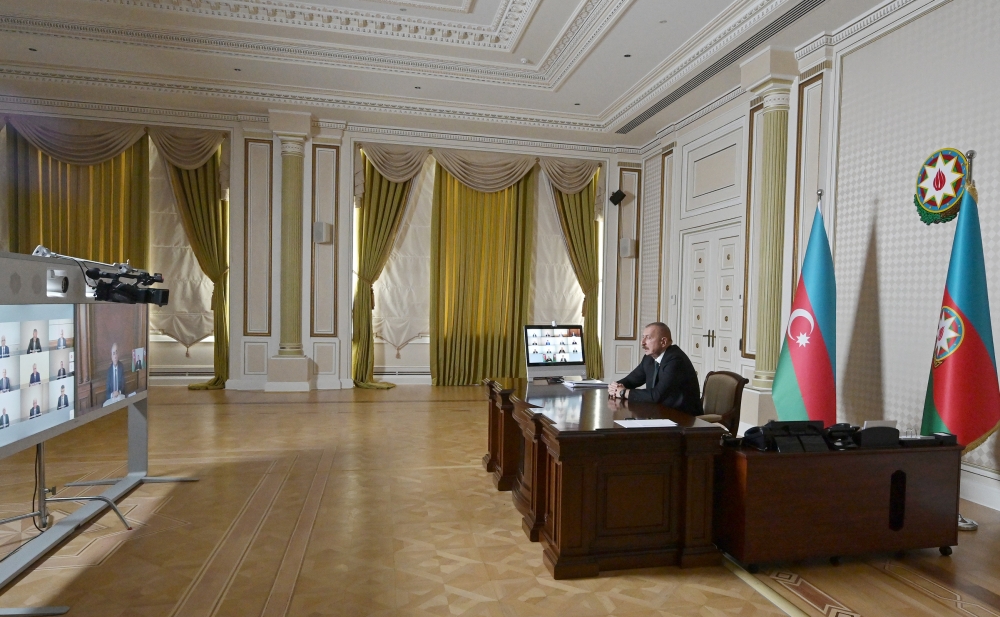 İlham Əliyev müşavirə keçirdi