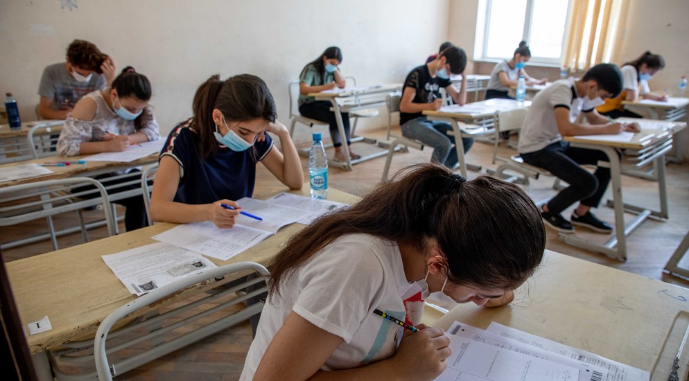 Buraxılış və qəbul imtahanlarının nəticələri açıqlandı