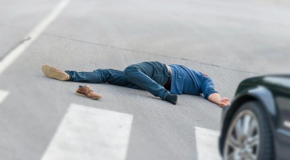 Bakıda 19 yaşlı gənci avtomobil vurdu