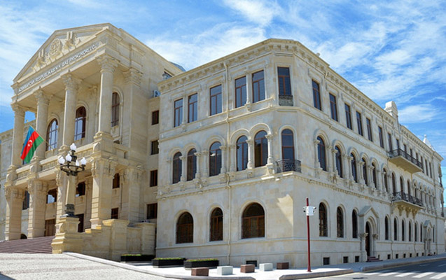 Azərbaycanda bir qrup vəzifəli şəxs rüşvət alarkən yaxalandılar - RƏSMİ
