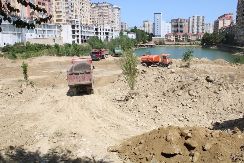 Yasamal rayonunda göl ətrafının ərazisi əvvəlki vəziyyətə gətirilib