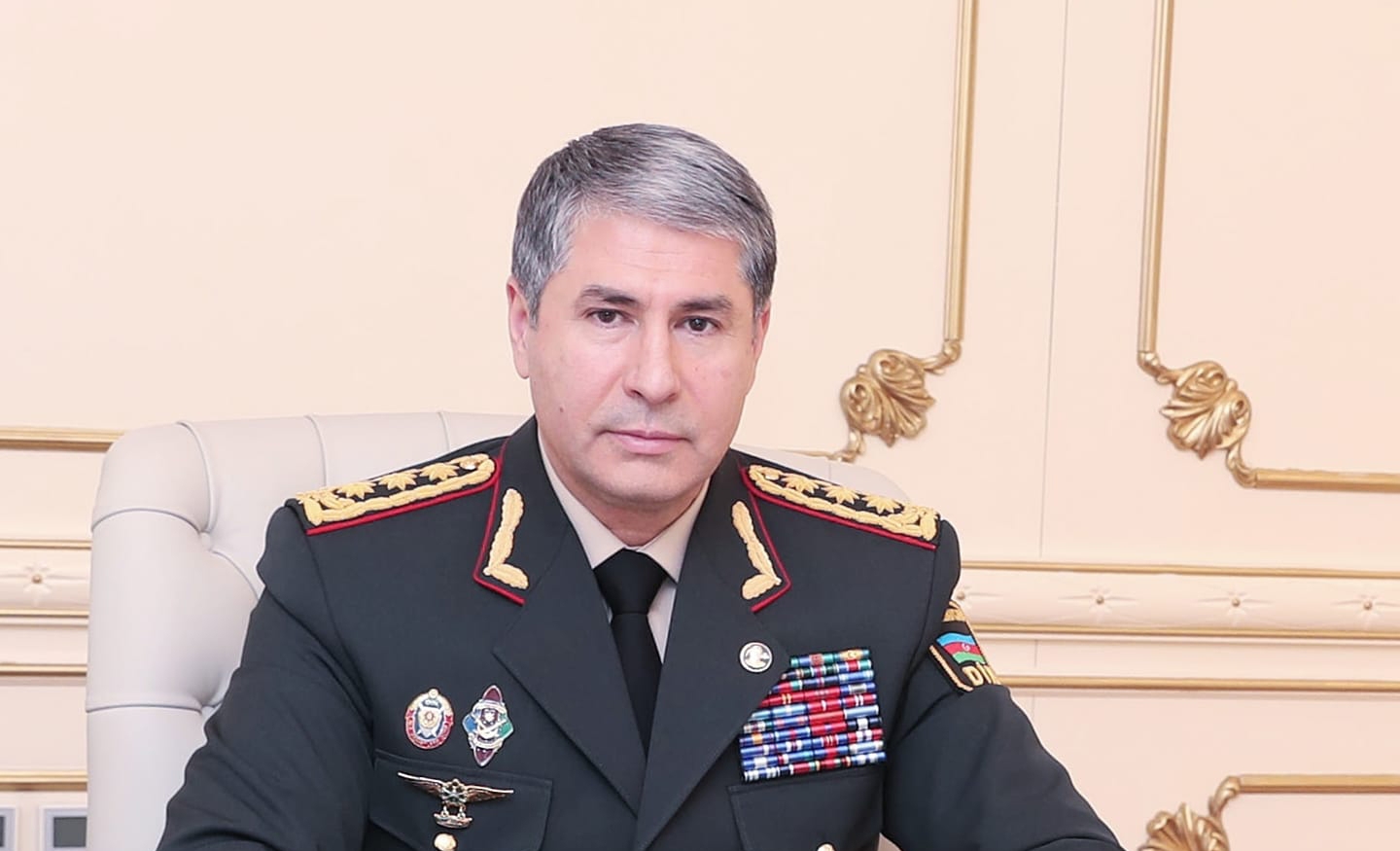 Vilayət Eyvazov rəis müavinini işdən çıxardı