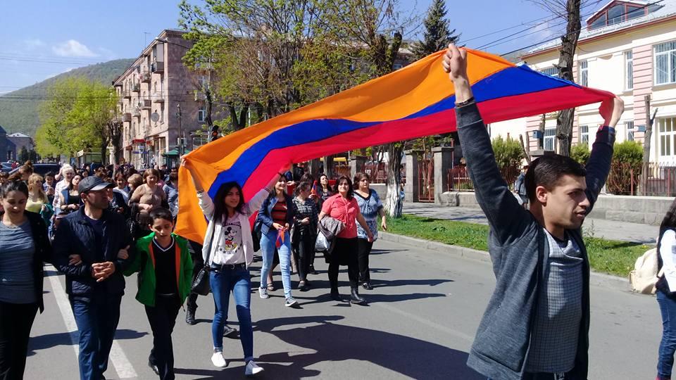 Ermənistanda qızıl mədəninin işçiləri etiraz aksiyası keçiriblər