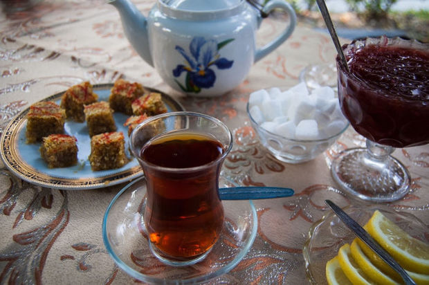 Gəncədə karantin rejimi qaydalarını pozan çayxanalar aşkarlanıb - FOTO