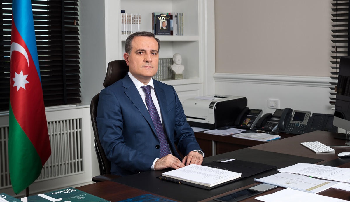 Ceyhun Bayramov Aİ rəsmisini Ermənistanın təxribatı barədə məlumatlandırıb