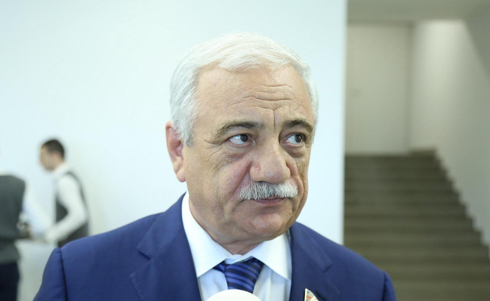 Səttar Möhbalıyev: “Qaçqınlar sanatoriyaları yerli-dibli söküb aparırlar”