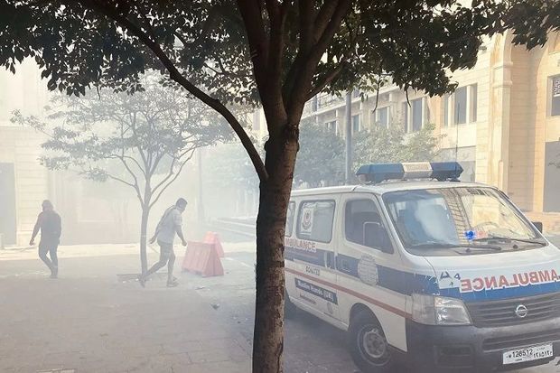 Beyrutda nümayişçilər daha bir nazirlik binasına girdilər, yaralıların sayı artıb