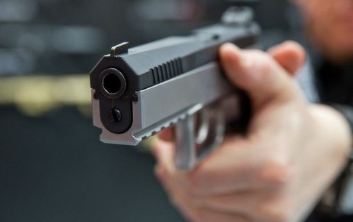 Bakıda polis onu bıçaqlayan oğrunu güllələdi