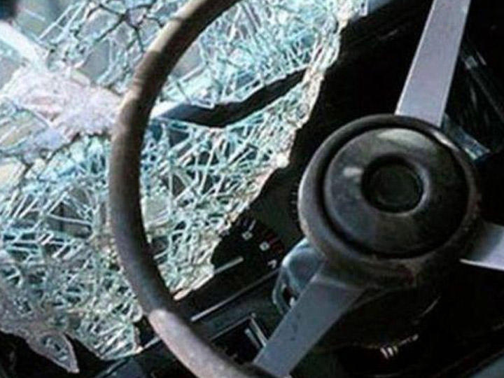 Azərbaycanda ağır qəza: Mikroavtobusla "VAZ" toqquşdu