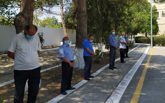 Atasına yas mərasimi keçirən oğul cərimələndi - Foto