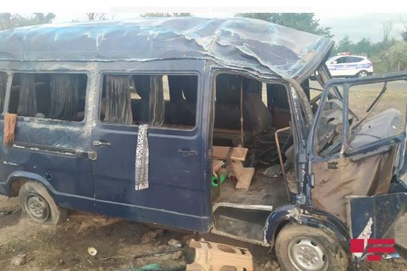 Samuxda qarşısına uzunqulaq arabası çıxan “Mercedes” aşdı, 11 nəfər xəstəxanalıq oldu - FOTO