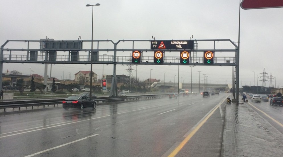 Bakıda bəzi avtomagistrallarda sürət həddi endirilib