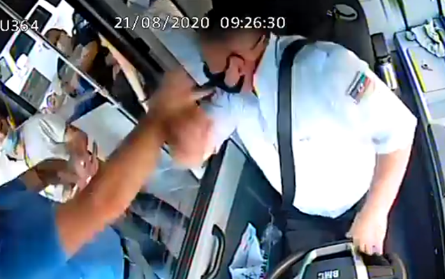 Bakıda avtobusda dava: "Maskanı taxın" deyən sürücü döyüldü - VİDEO