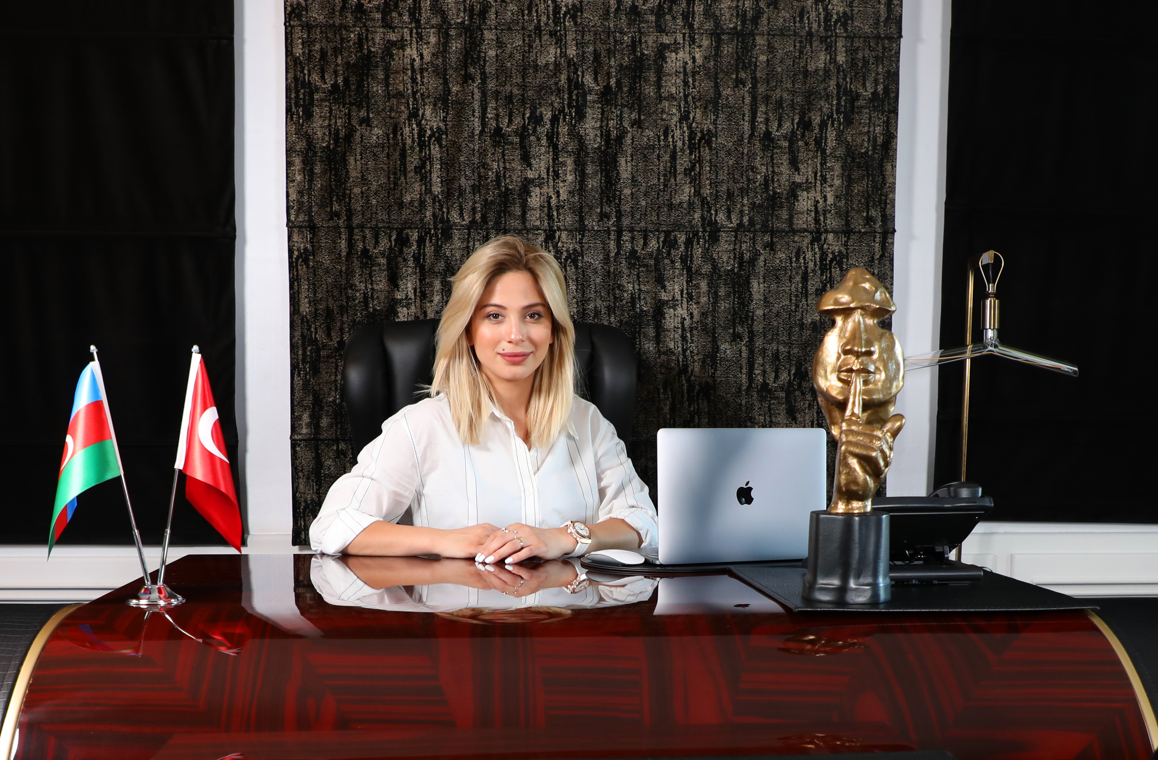 Azərbaycanlı iş xanımı Mina Olivianın uğurları - FOTO