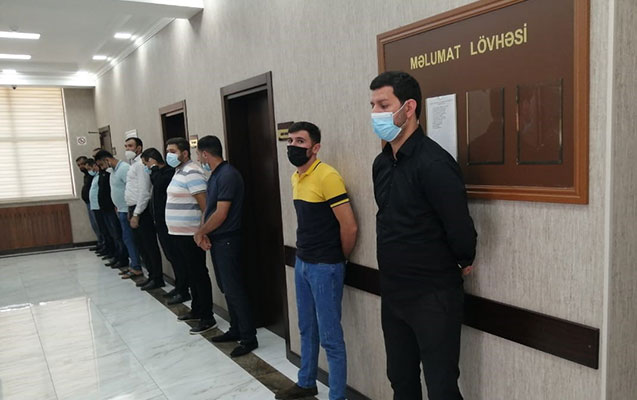 Vüqar Biləcərinin dəfninə gedən 20 nəfər cərimələndi - Fotolar