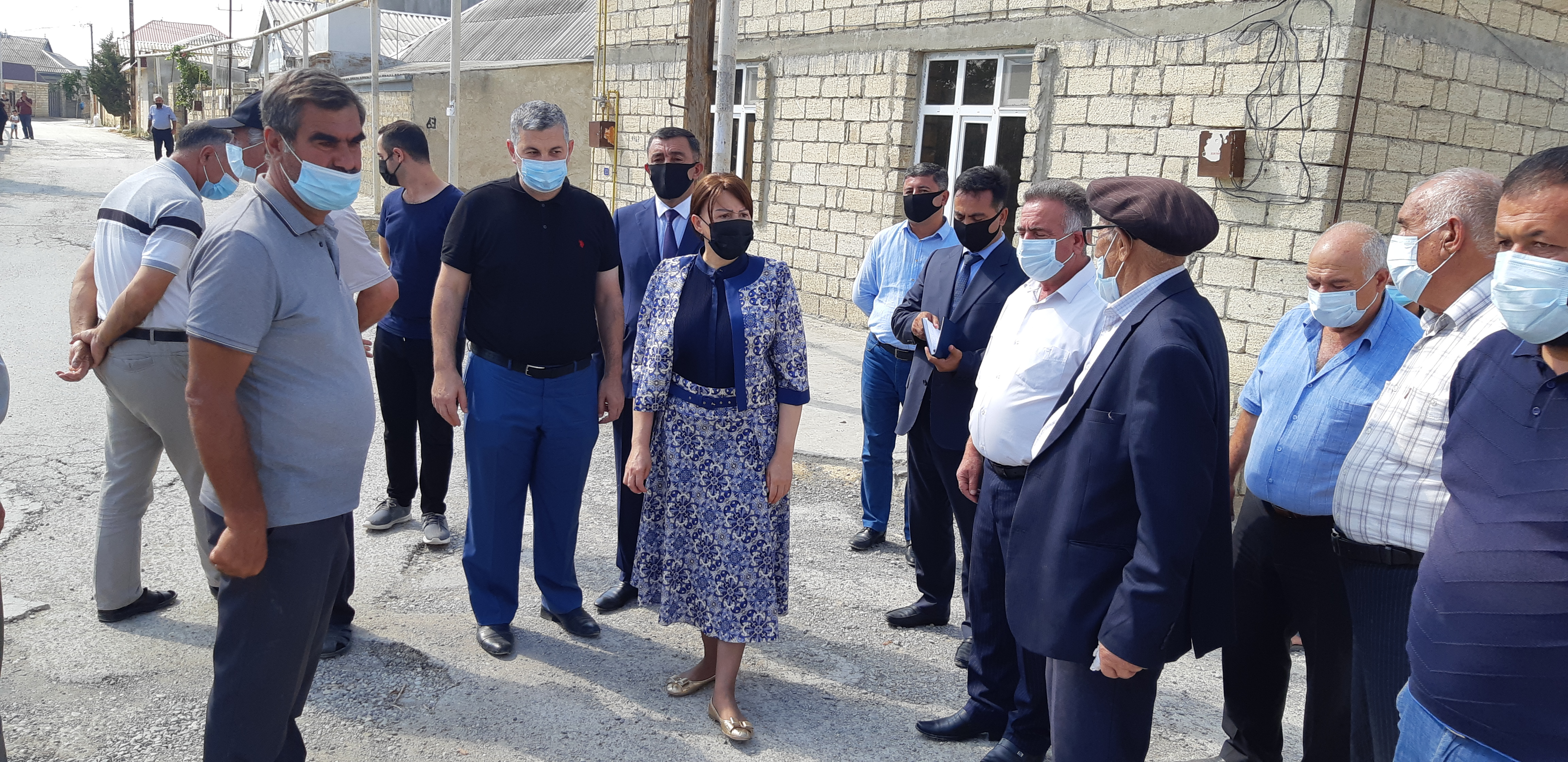 Masazırda küçələrə asfalt çəkilir – Başçı əraziyə gəldi