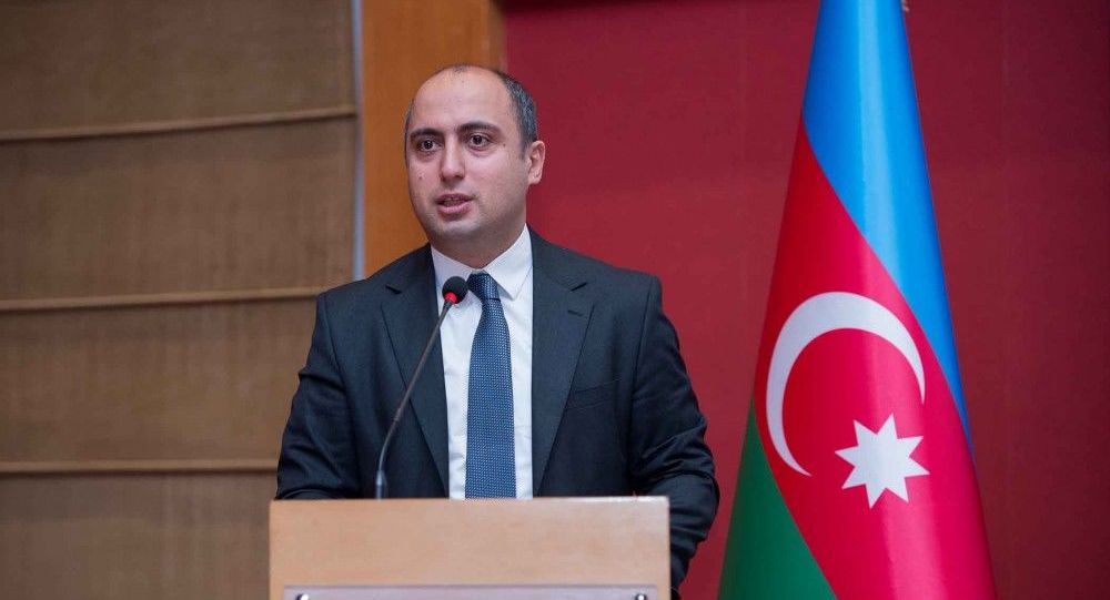 Təhsil naziri avtobus sürən direktora töhmət verdi