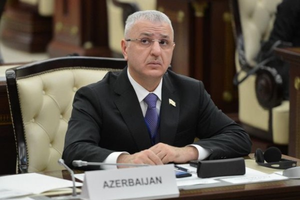 Kim bizim yanımızdadırsa, biz də onun yanındayıq!