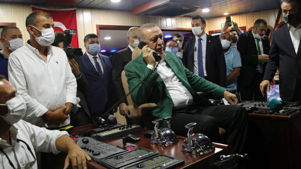 Ərdoğanın başlatdığı hərracda bir yeşik balıq 1.7 milyon lirəyə satıldı