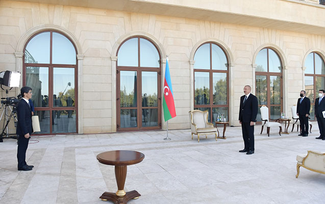 İlham Əliyev yeni səfirlərin etimadnaməsini qəbul etdi - Foto
