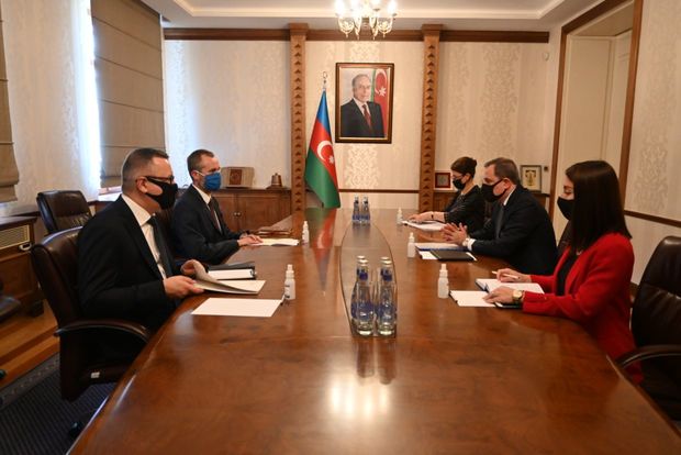 Ceyhun Bayramov İtaliya səfiri ilə müzakirə apardı