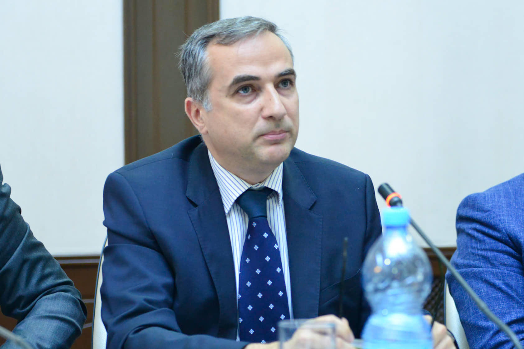 "Rus məktəbləri nə təhsil, nə də siyasi məqsədlərə cavab vermir” - Fərid Şəfiyev
