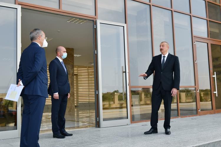 İlham Əliyev: "Pandemiyaya görə tənəzzülə uğramış tikinti sektoru bərpa edilir"