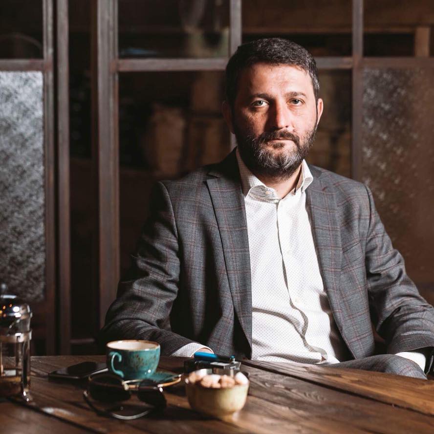 "Bizdə kasıblar Allaha, varlılar isə falçılara inanır" - Emin Əfəndi 