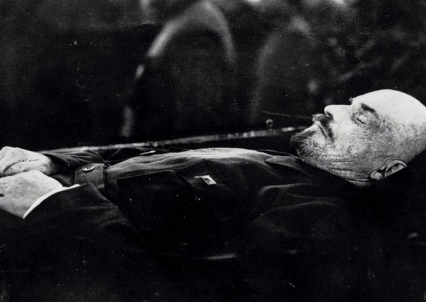 Amerikalı rəssam Leninin bədənini almaq istəyir