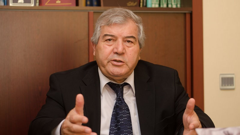 Millət vəkili: “İnternetdən məhrum olan minlərlə şagirdə onlayn dərs tətbiq etmək olmaz”