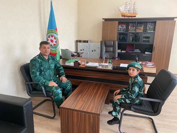 DSX-dan hərbi salamı ilə məşhurlaşan məktəbliyə jest - FOTO